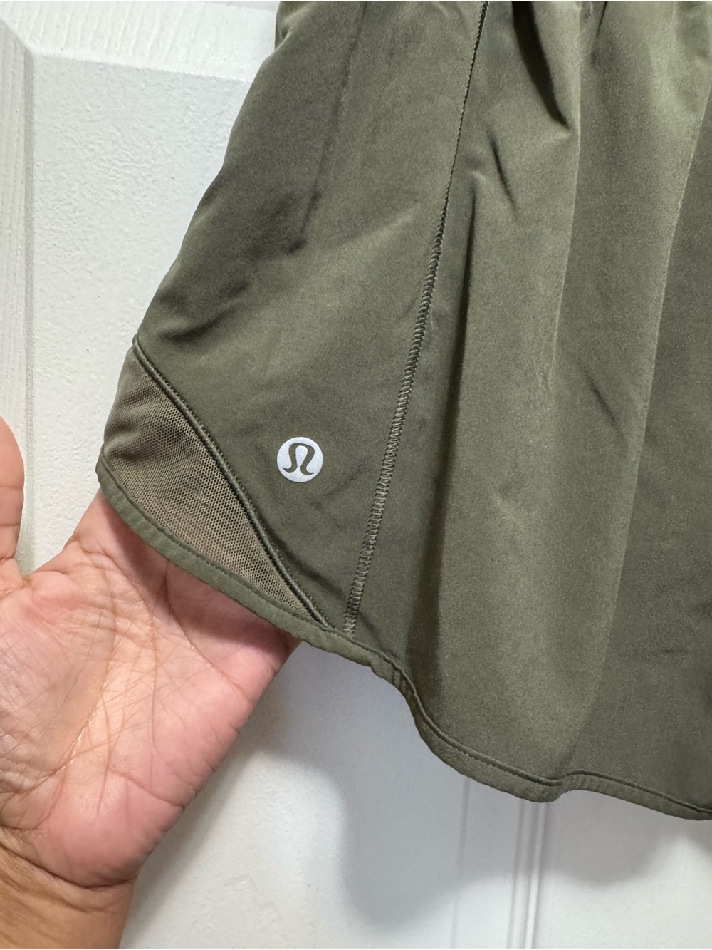 Lululemon Hotty Hot High-Rise Lined Short 2.5" in Sage Size 8 - Picture 12 of 13